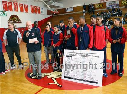 Thumbnail 1 in Washington vs. Bishop Montgomery (Sea Hawk Classic Championship Game) photogallery.