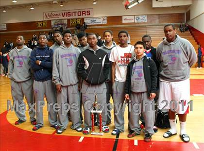 Thumbnail 2 in Washington vs. Bishop Montgomery (Sea Hawk Classic Championship Game) photogallery.