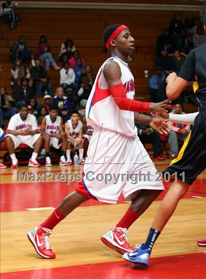 Thumbnail 3 in Washington vs. Bishop Montgomery (Sea Hawk Classic Championship Game) photogallery.