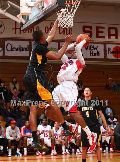 Thumbnail 2 in Washington vs. Bishop Montgomery (Sea Hawk Classic Championship Game) photogallery.