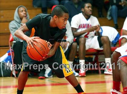 Thumbnail 2 in Washington vs. Bishop Montgomery (Sea Hawk Classic Championship Game) photogallery.