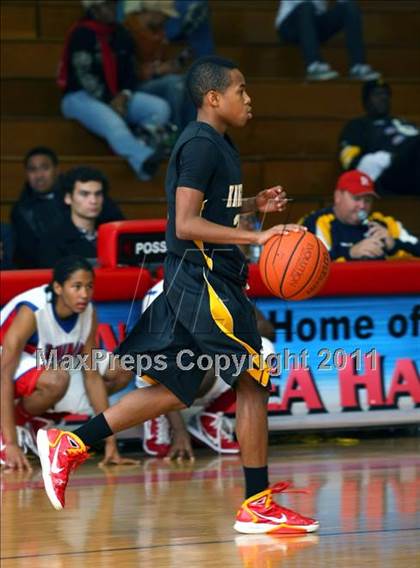 Thumbnail 2 in Washington vs. Bishop Montgomery (Sea Hawk Classic Championship Game) photogallery.
