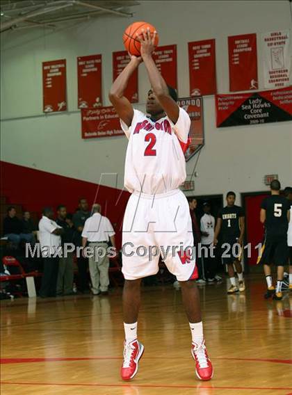 Thumbnail 3 in Washington vs. Bishop Montgomery (Sea Hawk Classic Championship Game) photogallery.
