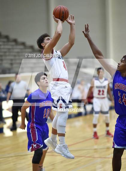 Thumbnail 2 in San Antonio Memorial vs Cornerstone Christian (SAISD Inivtational) photogallery.