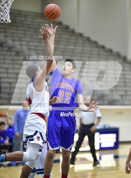 Thumbnail 2 in San Antonio Memorial vs Cornerstone Christian (SAISD Inivtational) photogallery.