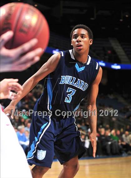Thumbnail 3 in Mater Dei vs. Bullard (CIF D1 SoCal Regional Final) photogallery.