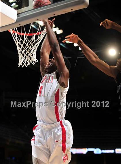 Thumbnail 3 in Mater Dei vs. Bullard (CIF D1 SoCal Regional Final) photogallery.