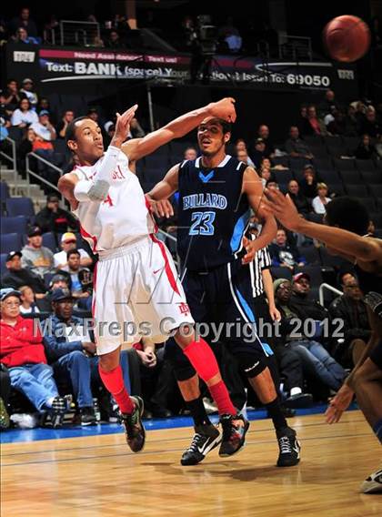 Thumbnail 3 in Mater Dei vs. Bullard (CIF D1 SoCal Regional Final) photogallery.