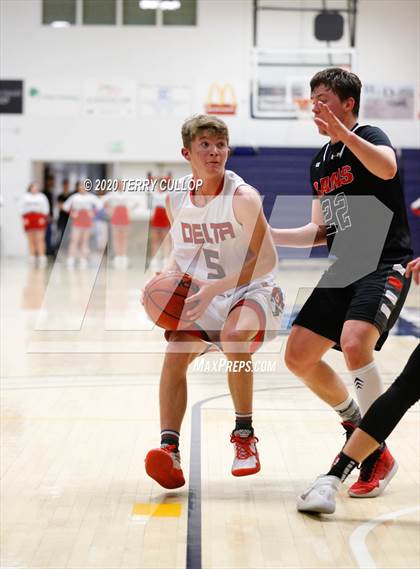Thumbnail 3 in South Sevier vs. Delta (UHSAA 3A 2nd Round Playoff) photogallery.