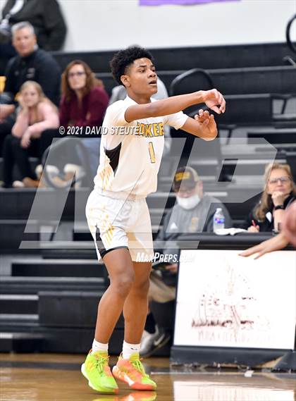 Thumbnail 1 in Kennedy vs. Yuba City (Mel Good Holiday Classic) photogallery.