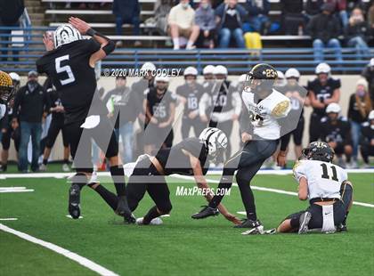 Thumbnail 1 in Malakoff vs. Grandview (UIL 3A D1 Region Semifinal) photogallery.