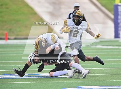 Thumbnail 3 in Malakoff vs. Grandview (UIL 3A D1 Region Semifinal) photogallery.