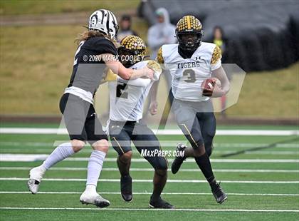 Thumbnail 2 in Malakoff vs. Grandview (UIL 3A D1 Region Semifinal) photogallery.