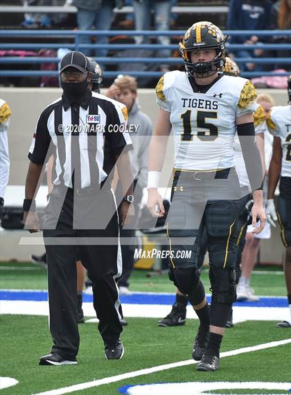 Thumbnail 3 in Malakoff vs. Grandview (UIL 3A D1 Region Semifinal) photogallery.