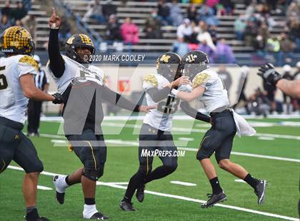 Thumbnail 2 in Malakoff vs. Grandview (UIL 3A D1 Region Semifinal) photogallery.