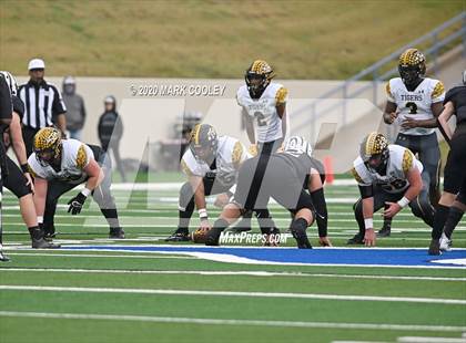 Thumbnail 1 in Malakoff vs. Grandview (UIL 3A D1 Region Semifinal) photogallery.
