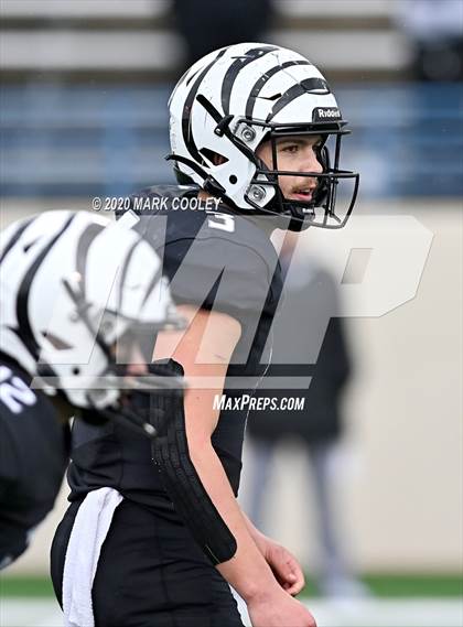 Thumbnail 2 in Malakoff vs. Grandview (UIL 3A D1 Region Semifinal) photogallery.