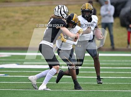 Thumbnail 2 in Malakoff vs. Grandview (UIL 3A D1 Region Semifinal) photogallery.