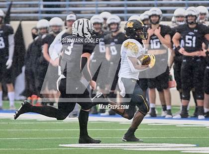 Thumbnail 3 in Malakoff vs. Grandview (UIL 3A D1 Region Semifinal) photogallery.