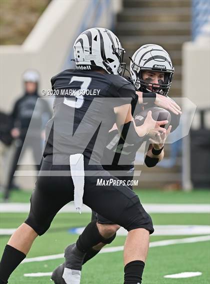 Thumbnail 1 in Malakoff vs. Grandview (UIL 3A D1 Region Semifinal) photogallery.