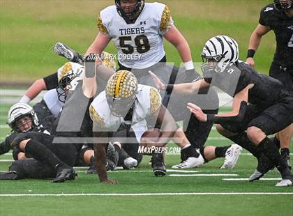 Thumbnail 2 in Malakoff vs. Grandview (UIL 3A D1 Region Semifinal) photogallery.