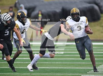 Thumbnail 1 in Malakoff vs. Grandview (UIL 3A D1 Region Semifinal) photogallery.