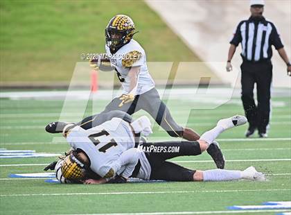 Thumbnail 3 in Malakoff vs. Grandview (UIL 3A D1 Region Semifinal) photogallery.