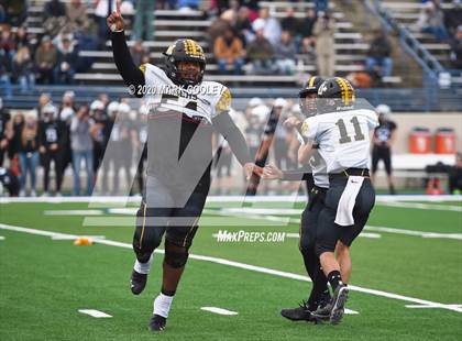 Thumbnail 2 in Malakoff vs. Grandview (UIL 3A D1 Region Semifinal) photogallery.