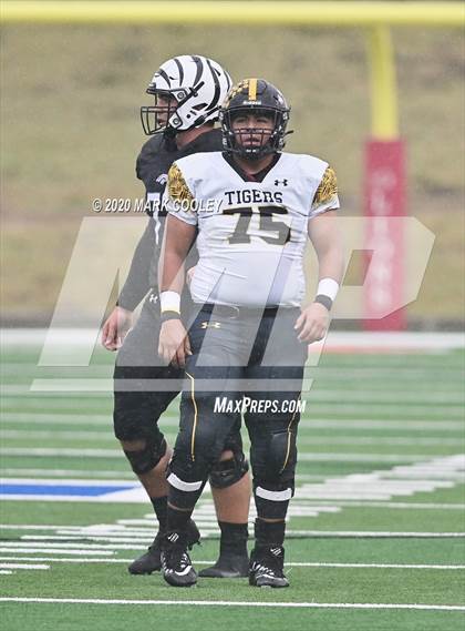 Thumbnail 3 in Malakoff vs. Grandview (UIL 3A D1 Region Semifinal) photogallery.