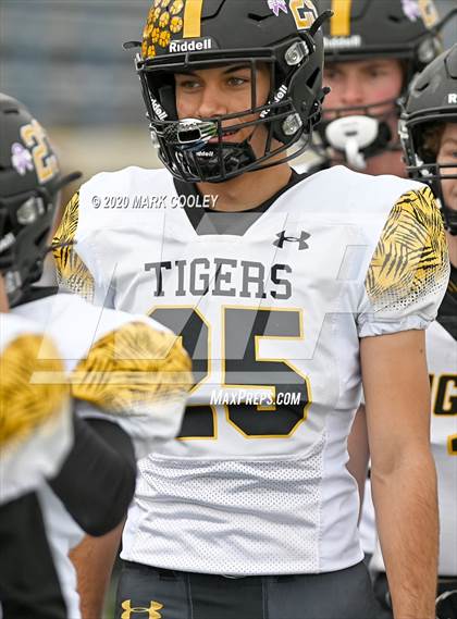 Thumbnail 1 in Malakoff vs. Grandview (UIL 3A D1 Region Semifinal) photogallery.