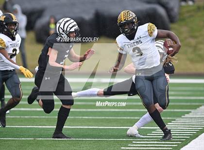 Thumbnail 1 in Malakoff vs. Grandview (UIL 3A D1 Region Semifinal) photogallery.