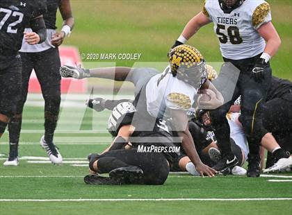 Thumbnail 2 in Malakoff vs. Grandview (UIL 3A D1 Region Semifinal) photogallery.