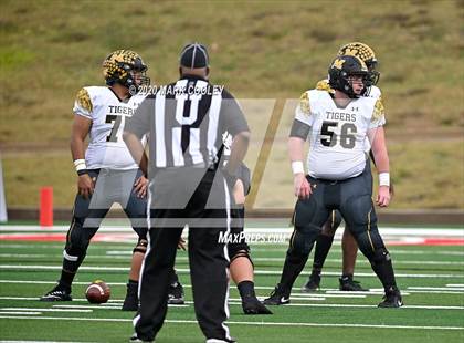 Thumbnail 3 in Malakoff vs. Grandview (UIL 3A D1 Region Semifinal) photogallery.