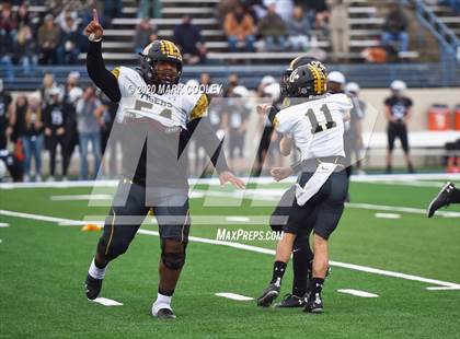 Thumbnail 1 in Malakoff vs. Grandview (UIL 3A D1 Region Semifinal) photogallery.