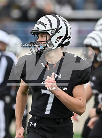 Thumbnail 2 in Malakoff vs. Grandview (UIL 3A D1 Region Semifinal) photogallery.