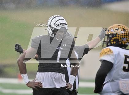 Thumbnail 2 in Malakoff vs. Grandview (UIL 3A D1 Region Semifinal) photogallery.