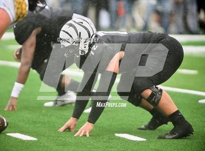 Thumbnail 3 in Malakoff vs. Grandview (UIL 3A D1 Region Semifinal) photogallery.
