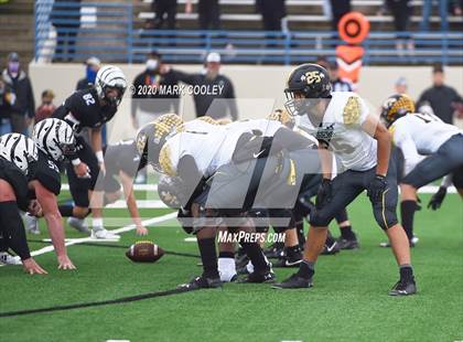 Thumbnail 3 in Malakoff vs. Grandview (UIL 3A D1 Region Semifinal) photogallery.