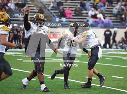 Thumbnail 1 in Malakoff vs. Grandview (UIL 3A D1 Region Semifinal) photogallery.