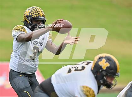 Thumbnail 3 in Malakoff vs. Grandview (UIL 3A D1 Region Semifinal) photogallery.