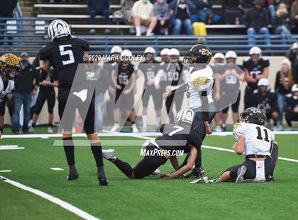 Thumbnail 2 in Malakoff vs. Grandview (UIL 3A D1 Region Semifinal) photogallery.
