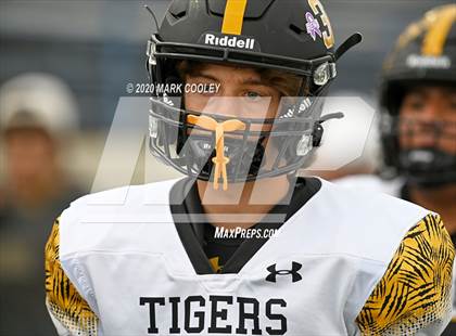 Thumbnail 3 in Malakoff vs. Grandview (UIL 3A D1 Region Semifinal) photogallery.