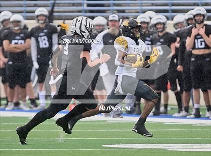 Thumbnail 2 in Malakoff vs. Grandview (UIL 3A D1 Region Semifinal) photogallery.