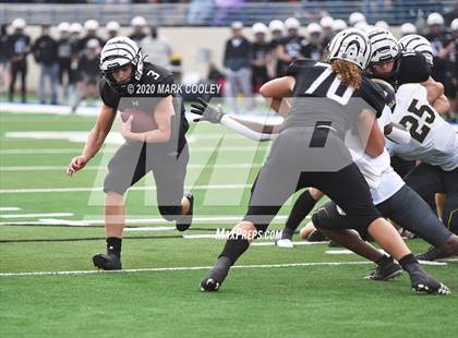 Thumbnail 1 in Malakoff vs. Grandview (UIL 3A D1 Region Semifinal) photogallery.