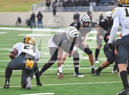 Thumbnail 2 in Malakoff vs. Grandview (UIL 3A D1 Region Semifinal) photogallery.