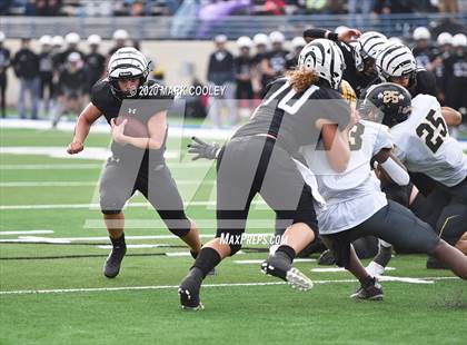 Thumbnail 3 in Malakoff vs. Grandview (UIL 3A D1 Region Semifinal) photogallery.
