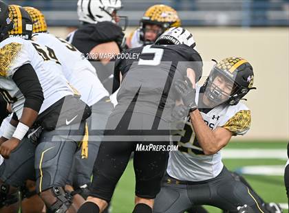 Thumbnail 3 in Malakoff vs. Grandview (UIL 3A D1 Region Semifinal) photogallery.