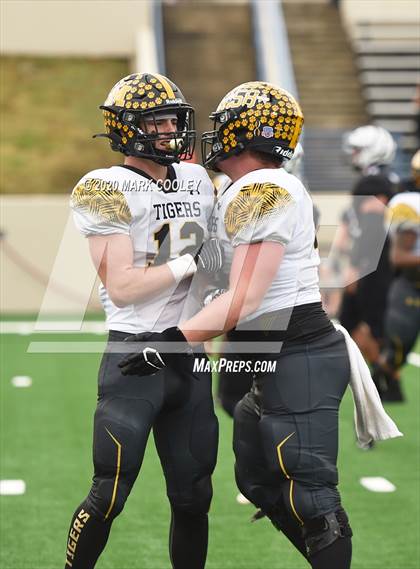 Thumbnail 1 in Malakoff vs. Grandview (UIL 3A D1 Region Semifinal) photogallery.