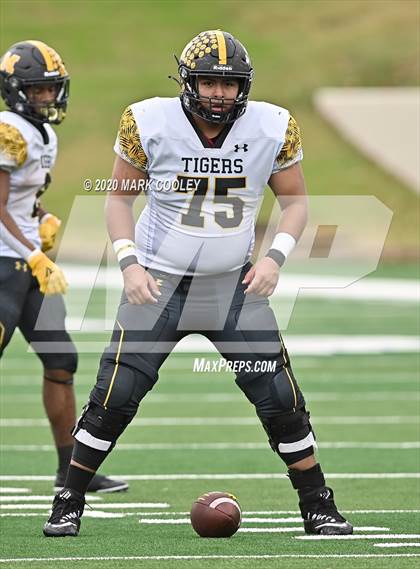 Thumbnail 1 in Malakoff vs. Grandview (UIL 3A D1 Region Semifinal) photogallery.