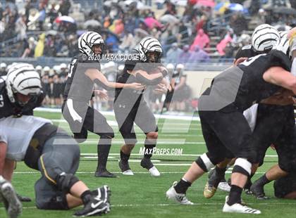 Thumbnail 2 in Malakoff vs. Grandview (UIL 3A D1 Region Semifinal) photogallery.